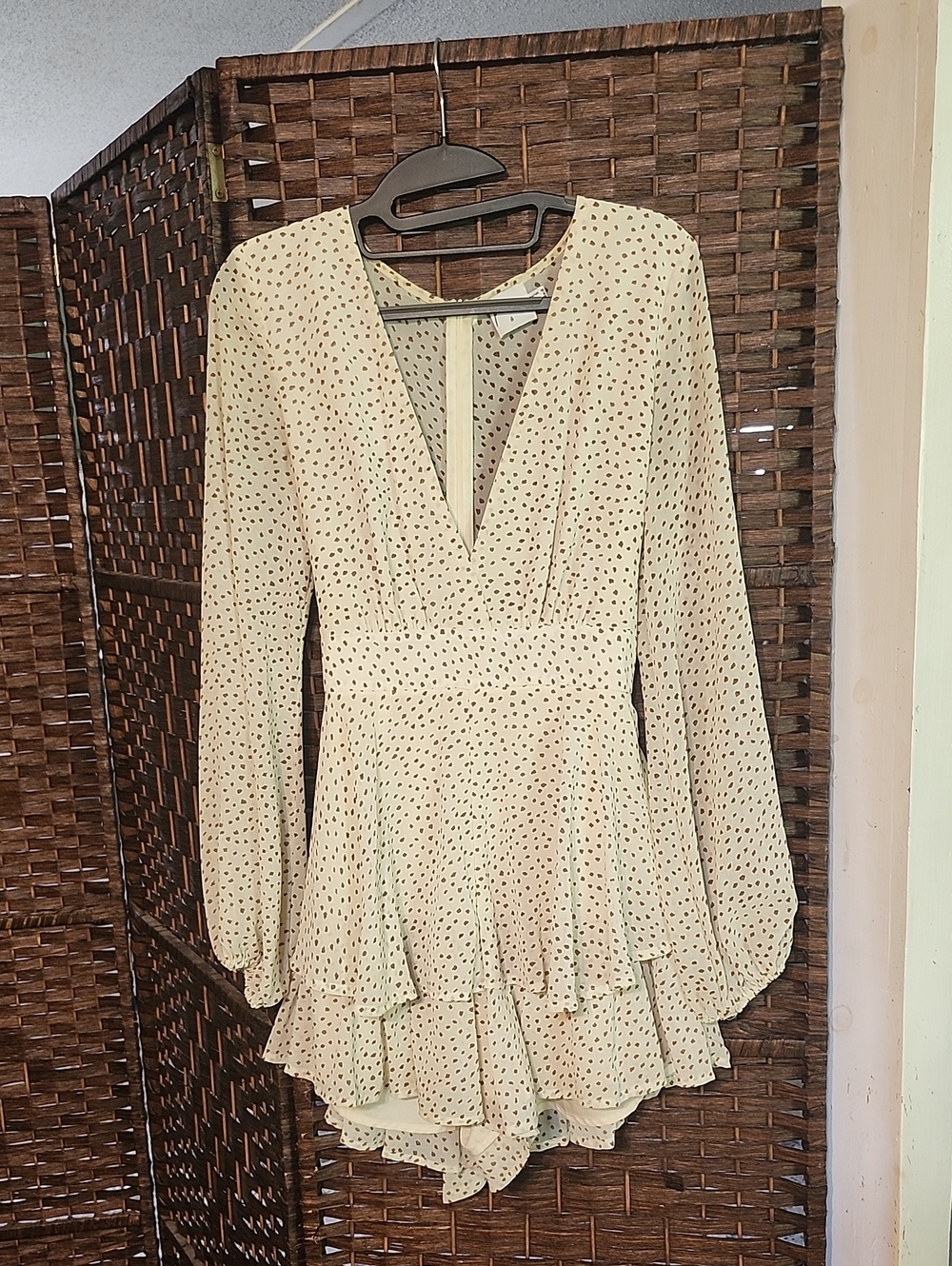 ❤️3 For 10.❤️Women's Cream Polka Dot Long-Sleeve V-Neck Tiered Romper